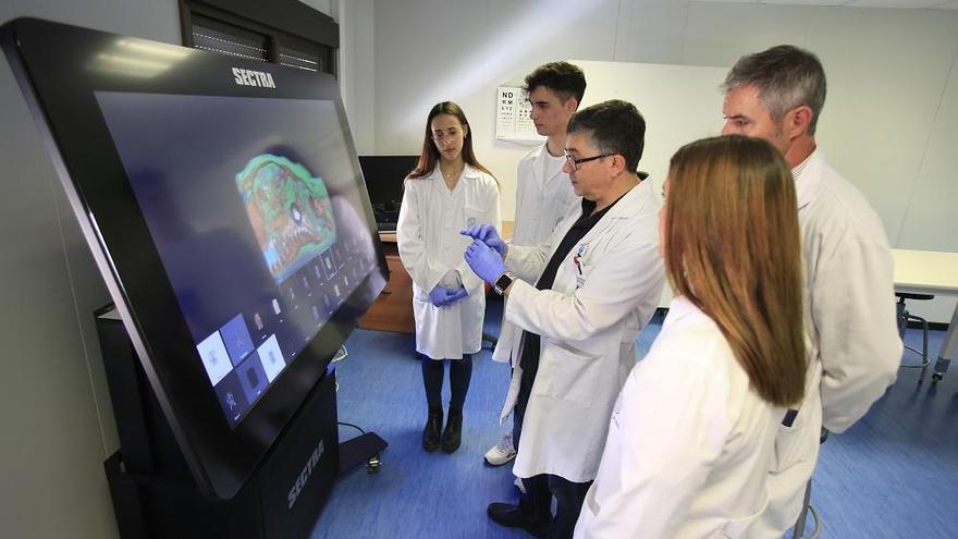 Los estudiantes de la Católica realizan sus prácticas empleando tecnología de vanguardia.