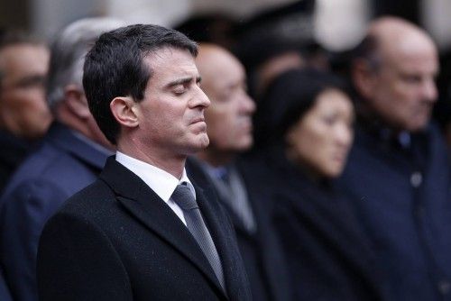 Despedida a los agentes asesinados en París