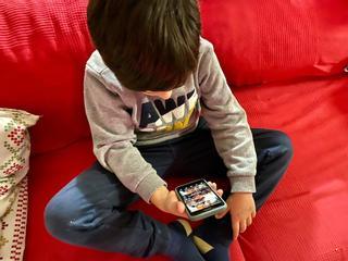 El Consejo Escolar de Canarias rechaza una prohibición absoluta de los móviles en las aulas
