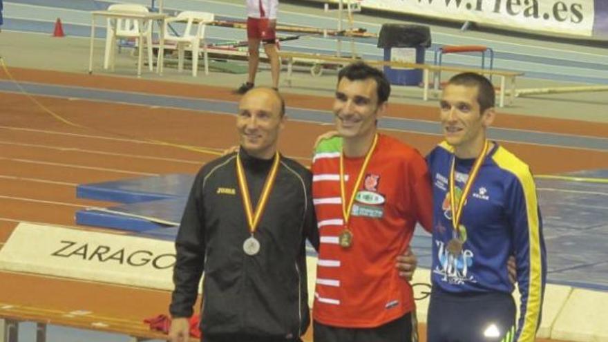 Lorenzo, con las dos medallas de oro logradas en el Nacional Veterano.