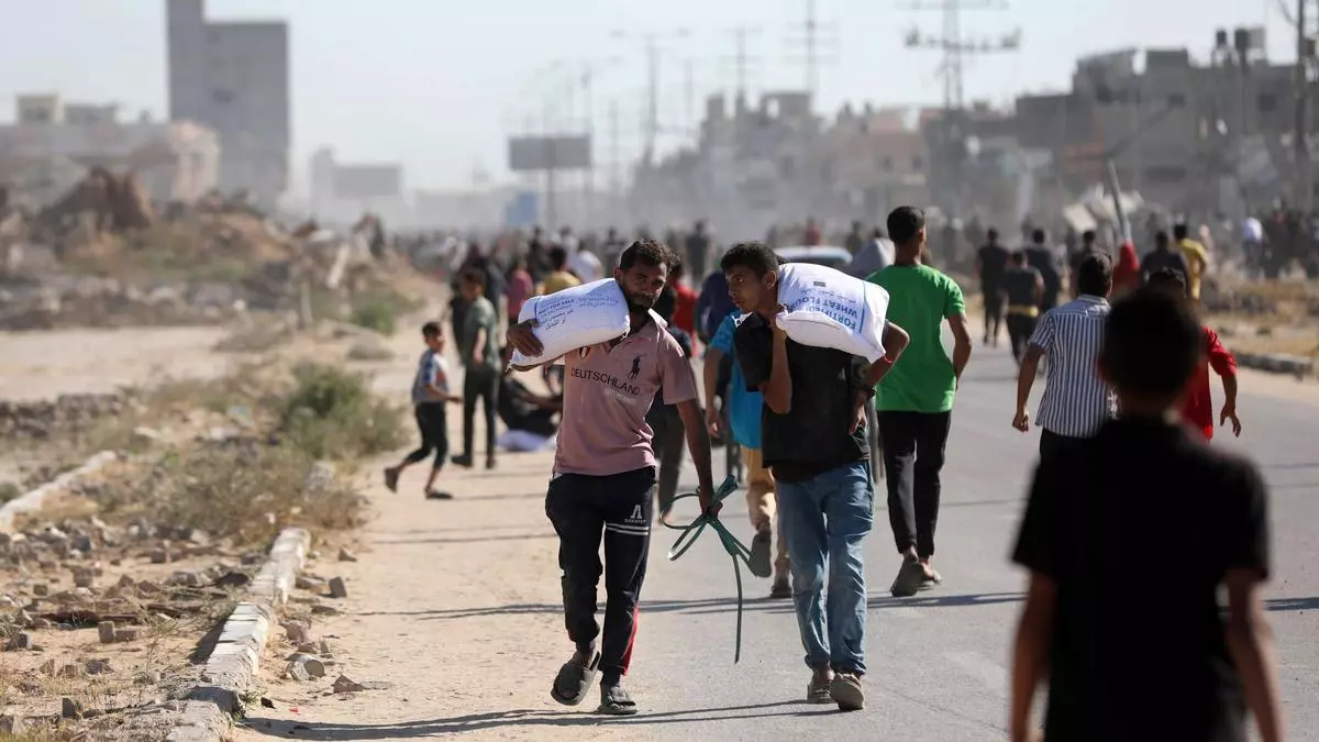 Miles de palestinos intentan acceder a ayuda por el corredor militarizado de Netzarim