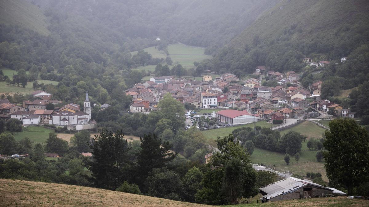 Asturianos en Sobrescobio, un recorrido por el municipio
