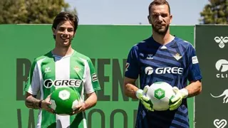 Pau López y Valentín Gómez ya posan como verdiblancos: "Cada vez está más caro jugar en el Betis"