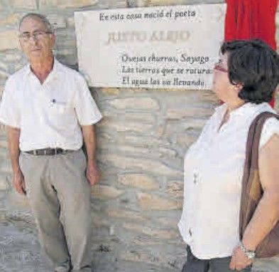 Placa conmemorativa a Alejo en Bermillo.