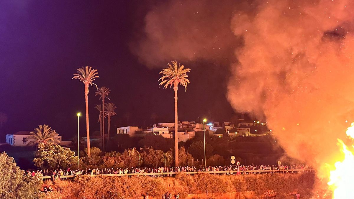 Encendido y hoguera de San Juan en Telde