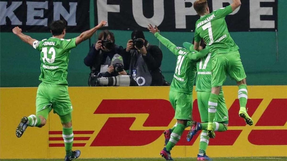 El 'Gladbach eliminó al Hamburgo con dos goles de penalti