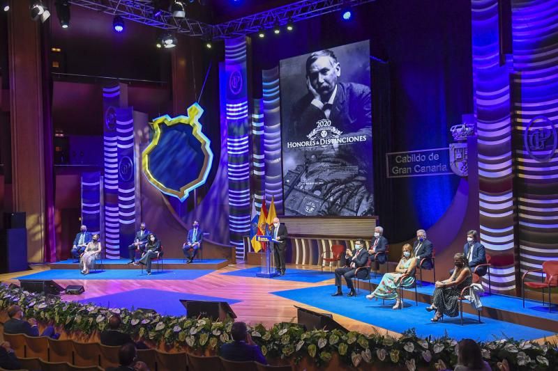 Acto de entrega de honores y distinciones del Cabildo.