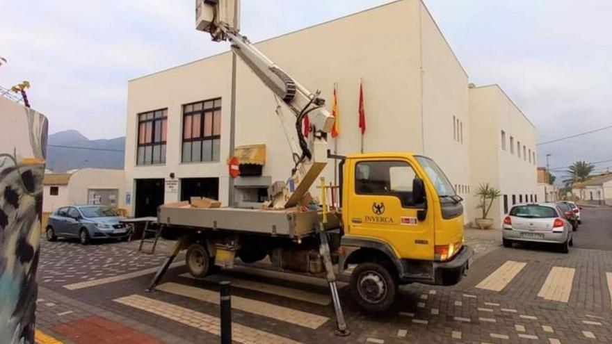 Instalación de nuevas farolas LED en barrios. | A. C.