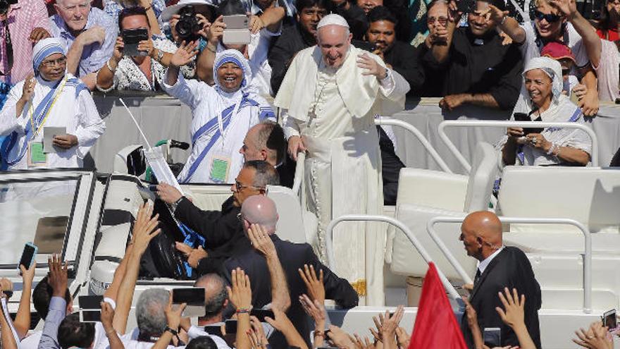 El papa Francisco, ayer durante el acto de canonización.