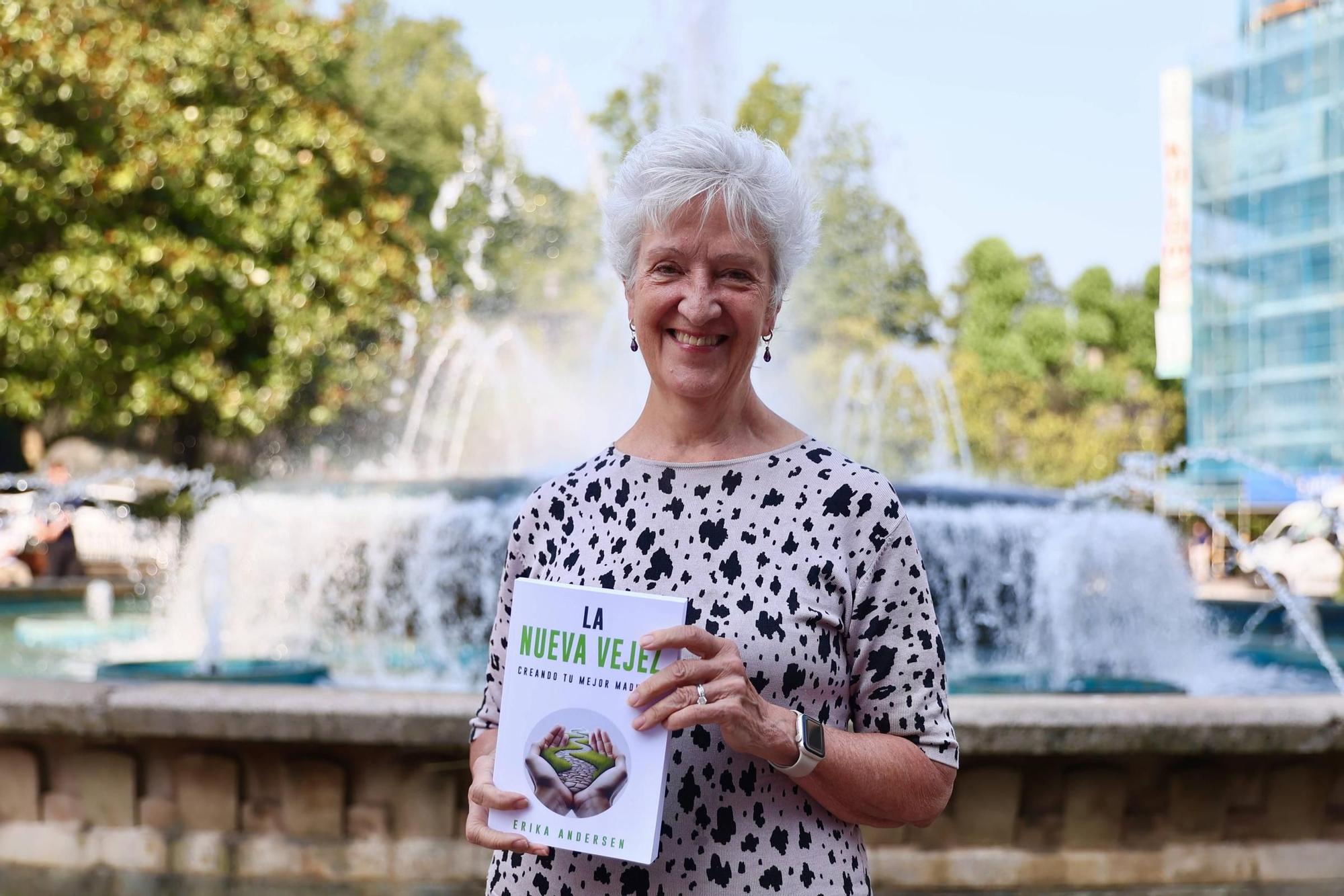 Erika Andersen, con su libro.