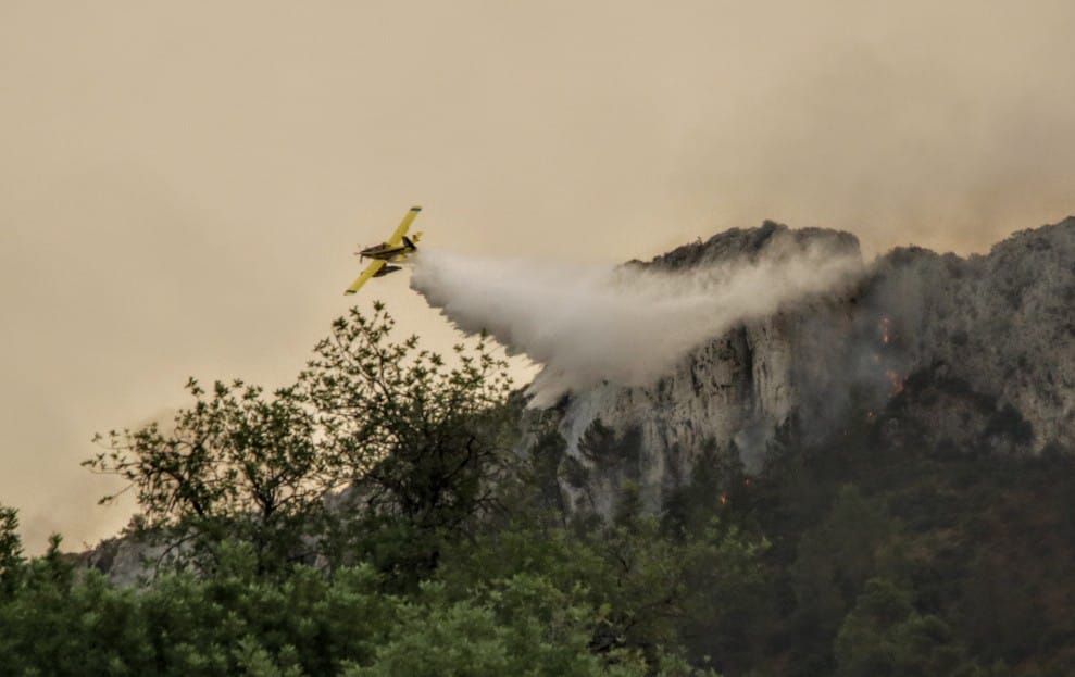 El incendio en la Vall d'Ebo calcina 2.200 hectáreas y se estudian desalojos