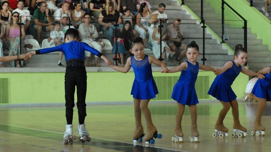 El club Aehde Lalín Patín clausura el curso en el multiusos Lalín Arena