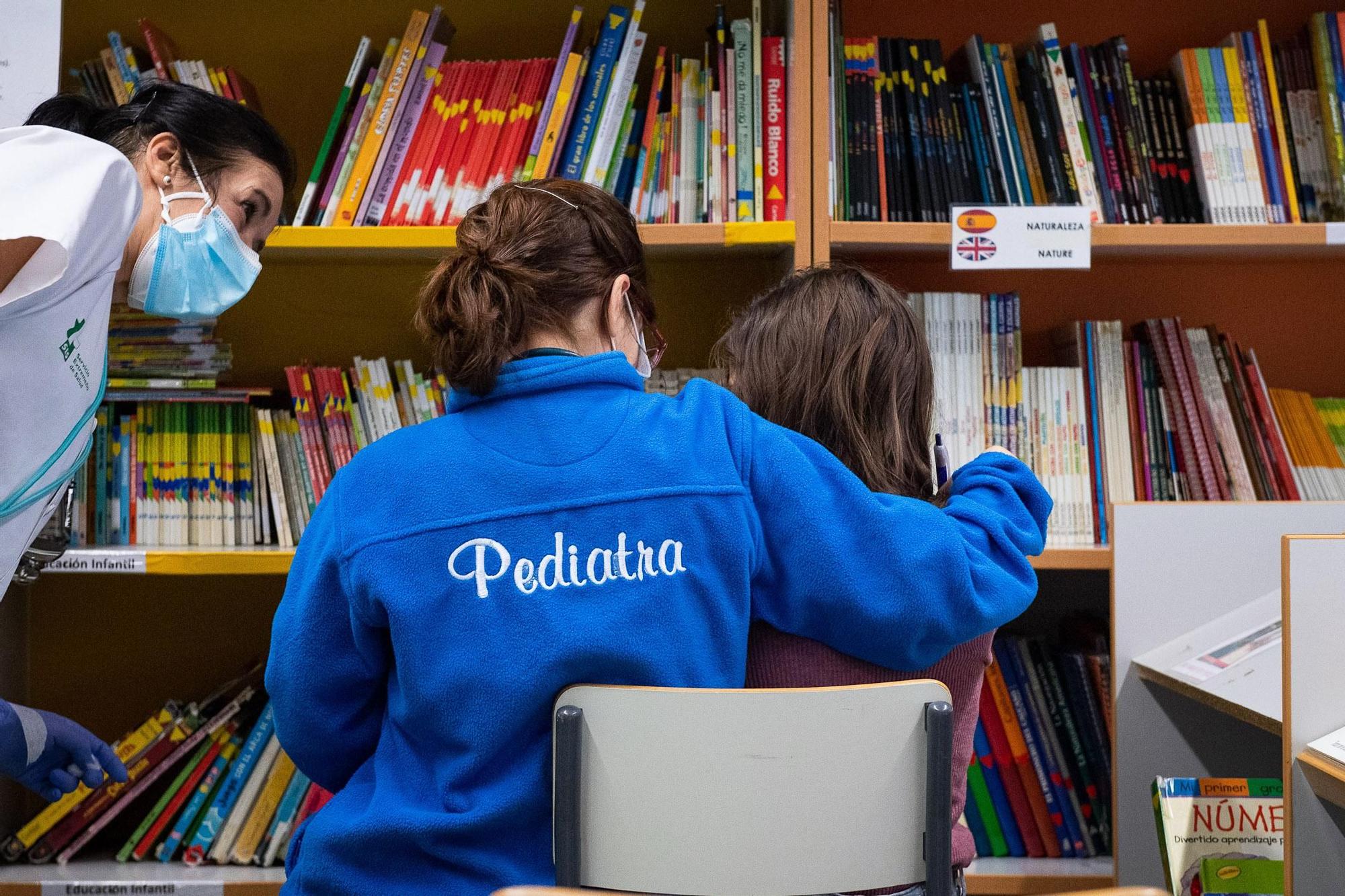 Primera jornada de vacunación en los colegios extremeños