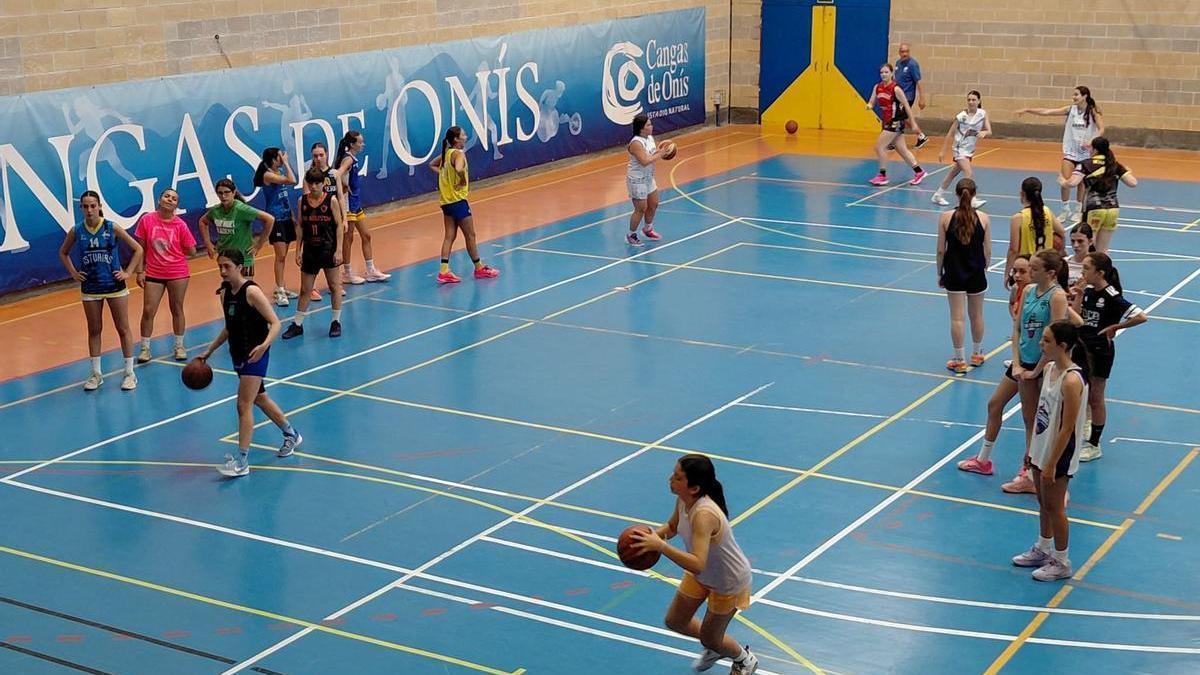 El polideportivo municipal de Cangas dde Onís.
