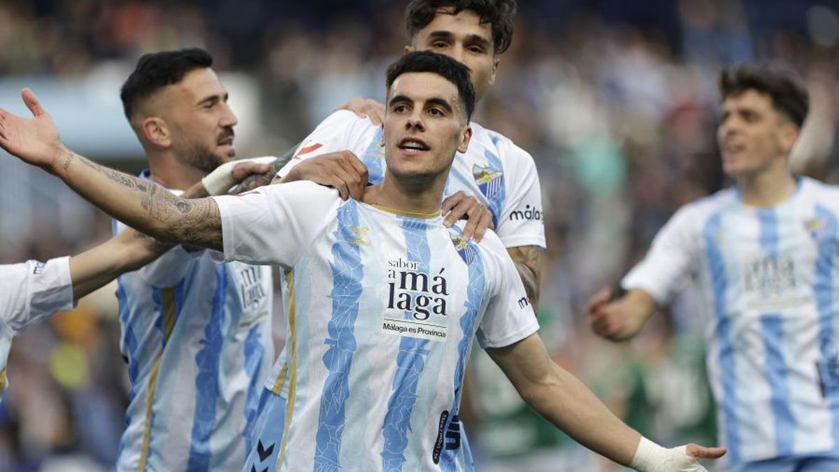 Los blanquiazules celebran el gol de Lobete frente al Racing de Ferrol.