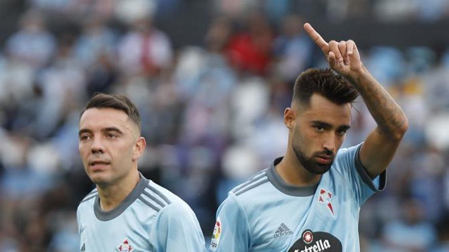Aspas y Brais Méndez, en el duelo contra el Sevilla. | // R. GROBAS