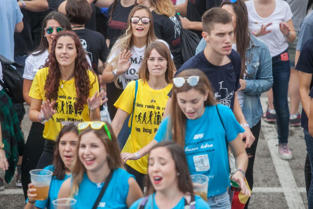 Miles de estudiantes en la macrofiesta universitar