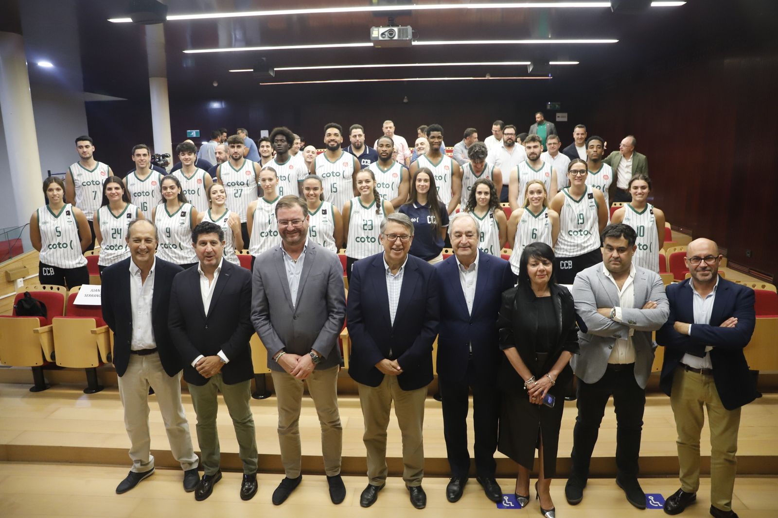 La puesta de largo de los equipos del Coto Córdoba de Baloncesto en imágenes