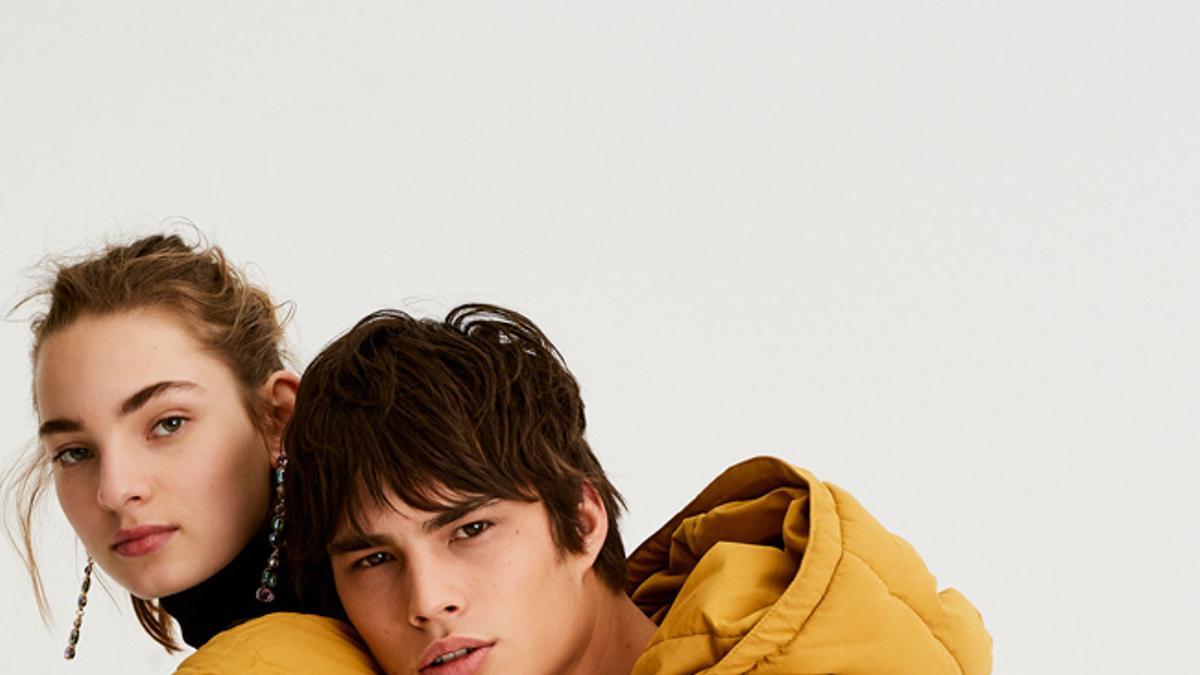 Abrigo acolchado en amarillo de la colección 'unisex' de Pull&amp;Bear