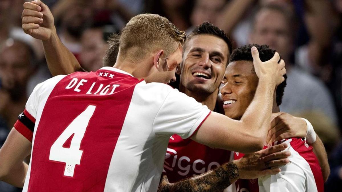 xortunoajax s brazilian forward david neres  r  celebrate180822221839