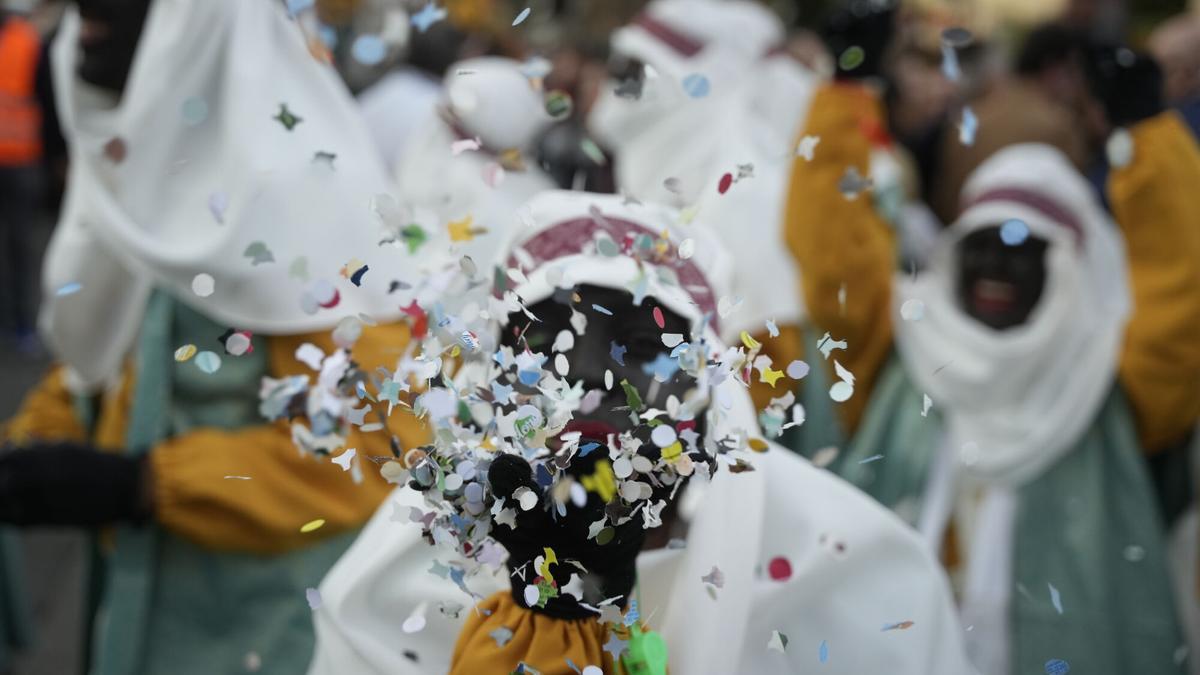 Beduinos de la Cabalgata de Reyes Magos, a 5 de enero de 2026 en Sevilla (Andalucía, España). Los Reyes de Oriente han recorrido las calles de la capital hispalense repartiendo ilusión, acompañados por 33 carrozas, en una jornada marcada por la lluvia en la que se han distribuido 100.000 kilos de caramelos. 05 ENERO 2026 Joaquin Corchero / Europa Press 05/01/2026. Joaquin Corchero;category_code_new