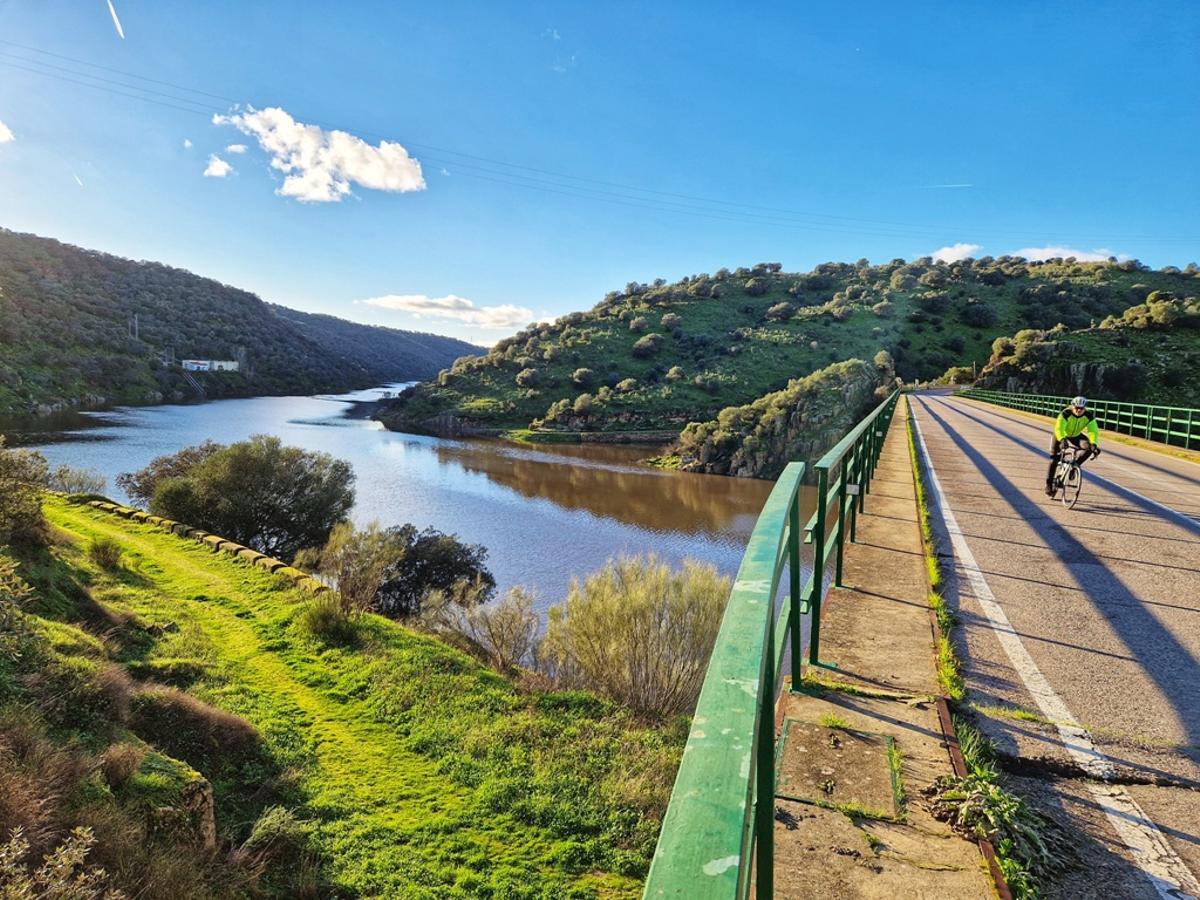 Galería | Así es el trasvase desde el río Almonte hasta el Guadiloba de Cáceres