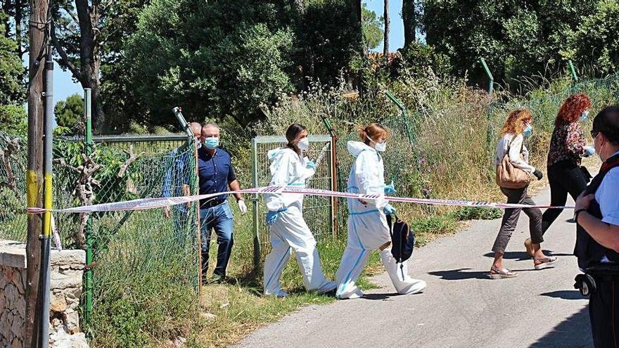 La comitiva judicial, ahir a l&#039;habitatge de l&#039;Escala.