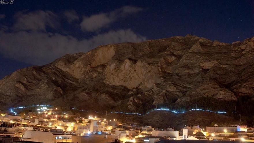 Senderos de luz, una actividad que se hace en el mes de mayo con motivo de las Fiestas de la Cruz.