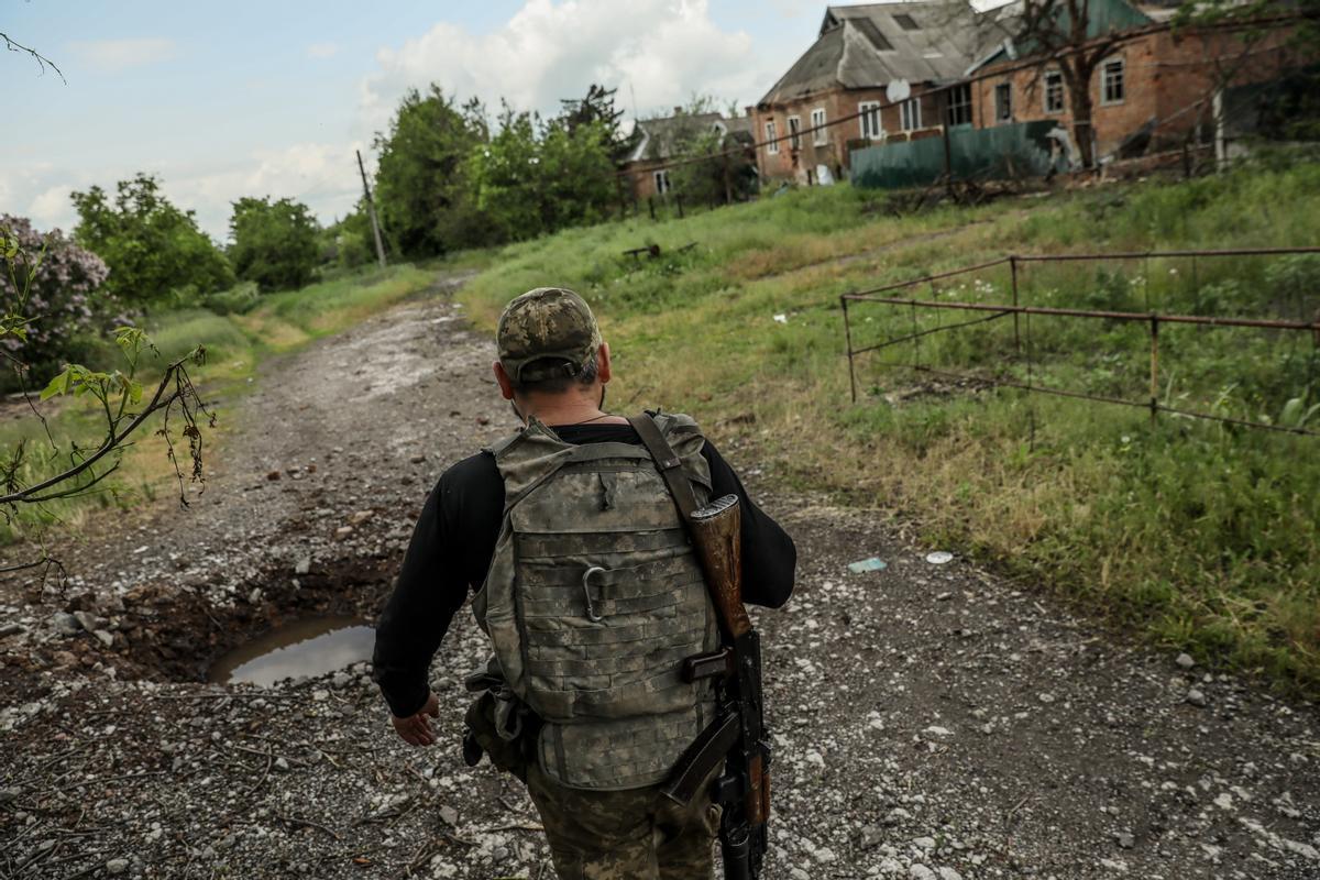 Ukrainian forces near the frontline in eastern Ukraine amid Russia's invasion