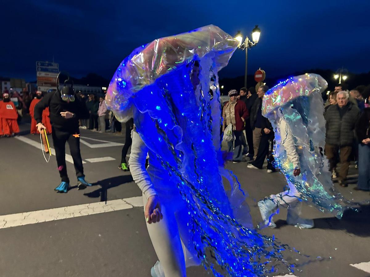 El Carnaval llena Ribadesella hasta los topes: las imágenes El Carnaval llena Ribadesella hasta los topes: las imágenes