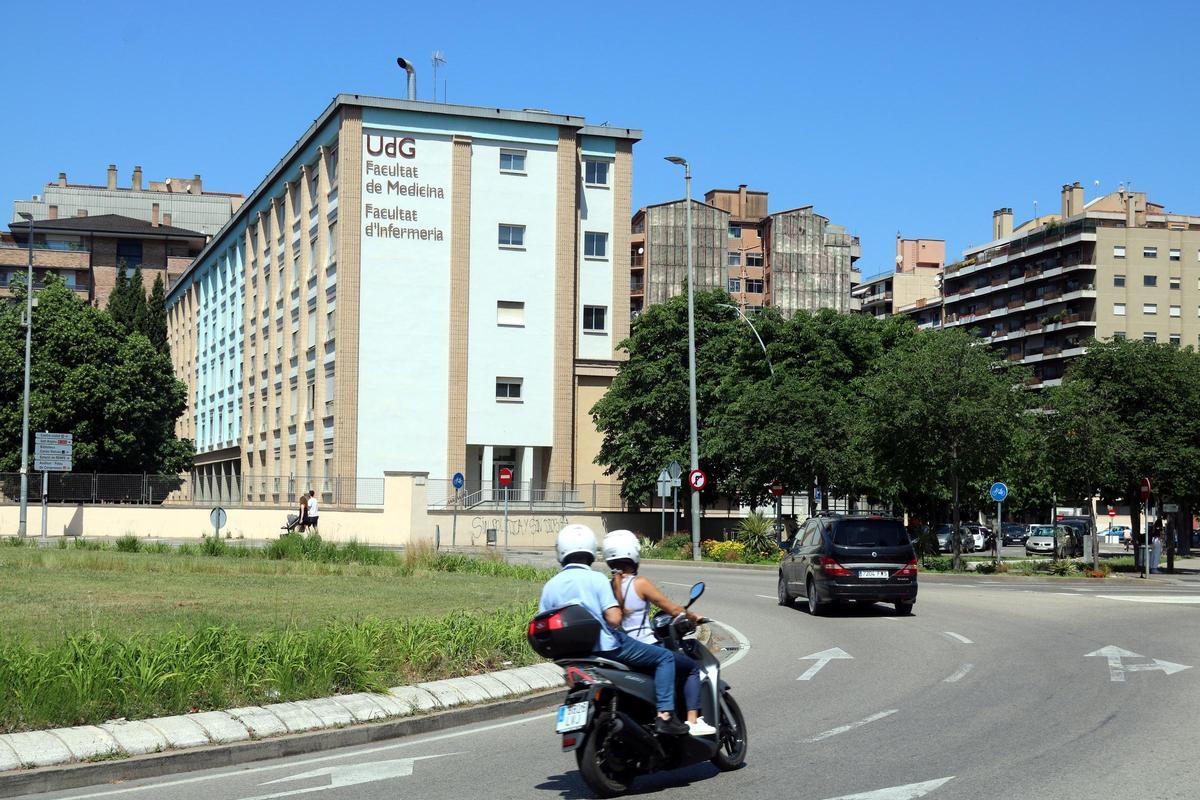 L’exterior de les facultats de Medicina i Infermeria en una imatge d’arxiu.