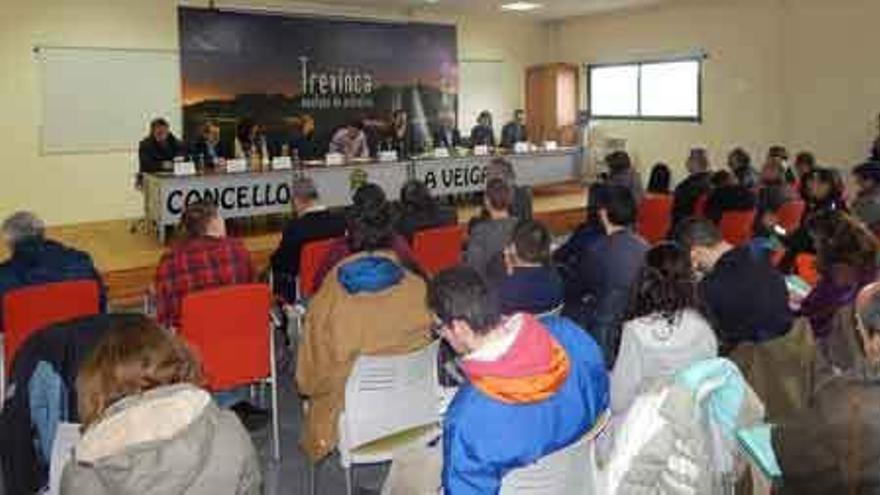 Desarrollo de la reunión celebrada en A Veiga sobre Peña Trevinca.