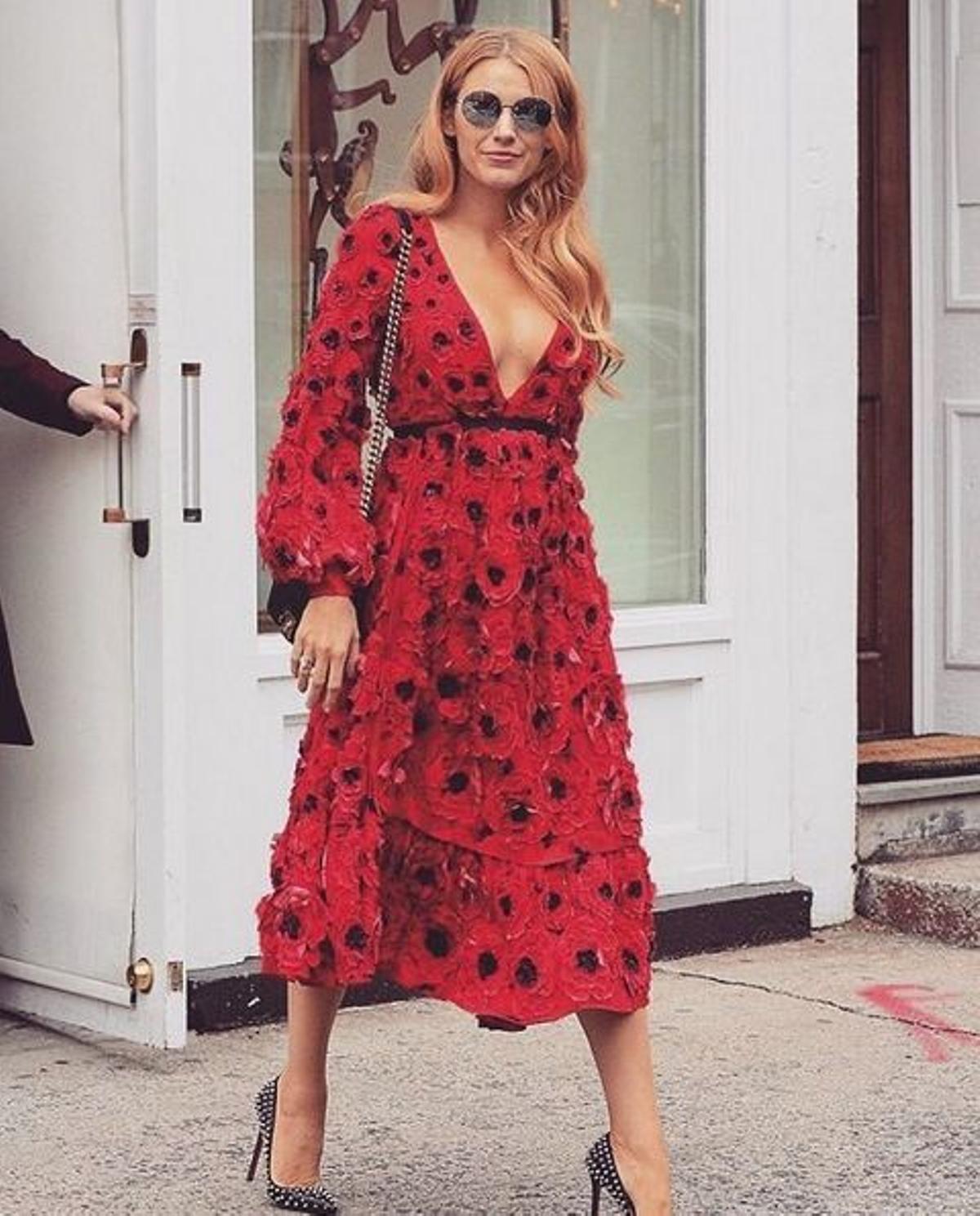 Blake Lively en rojo Michael Kors