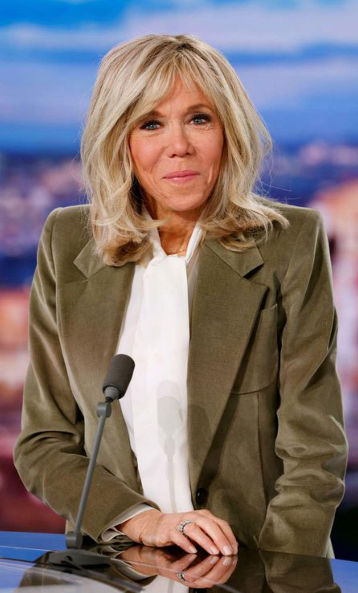 Brigitte Macron porta a judici 10 persones per haver difós que és home Brigitte Macron porta a judici 10 persones per haver difós que és home