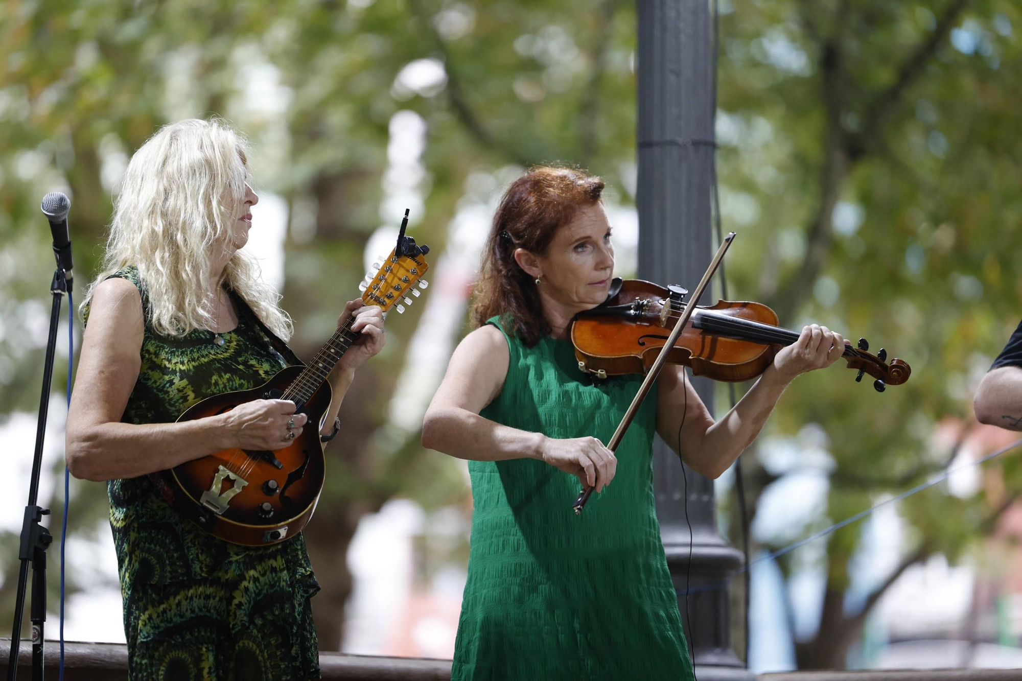 Así fue la colorida actuación del grupo norirlandés "Keltic Flair" en el festival Intercélticu de Avilés