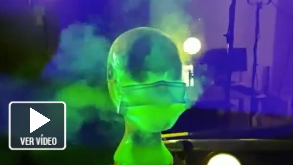 A researcher shows how we get infected even wearing FFP2 or surgical masks. A researcher shows how we get infected even wearing FFP2 or surgical masks.