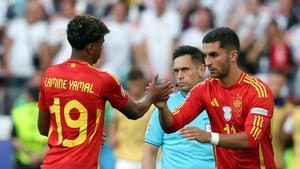 Lamine Yamal y Ferran Torres durante el último partido de España en la Eurocopa, contra Alemania