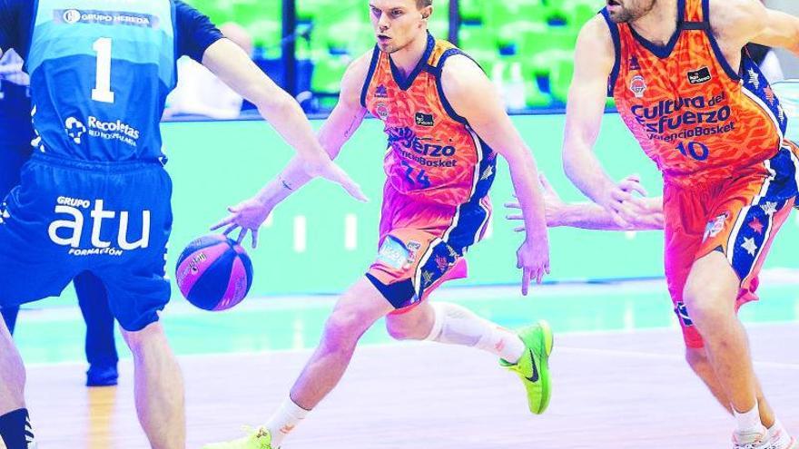 Martin Hermannsson dirige el ataque de Valencia Basket. | VALENCIA BASKET