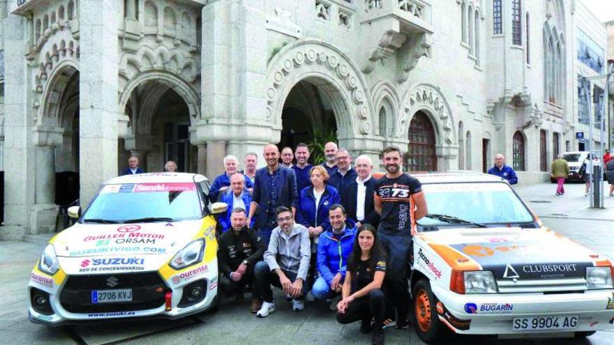 El Concello de O Porriño acogió ayer la presentación de la 55ª edición del Rallye Recalvi Rías Baixas. El acto, presidido por el alcalde de Porriño, Alejandro Lorenzo, contó con la presencia de Fernando Mouriño, presidente del Team Rías Baixas; José Vicente Medina, vicepresidente de la RFEA; Abel Estévez, concejal de Deportes; Puri Silva, secretaria del rallye; y los pilotos locales José Antonio Martínez del Río, José Calvar y su copiloto Eva Costas; y Miguel Rodríguez y el copiloto Roberto Paramos.