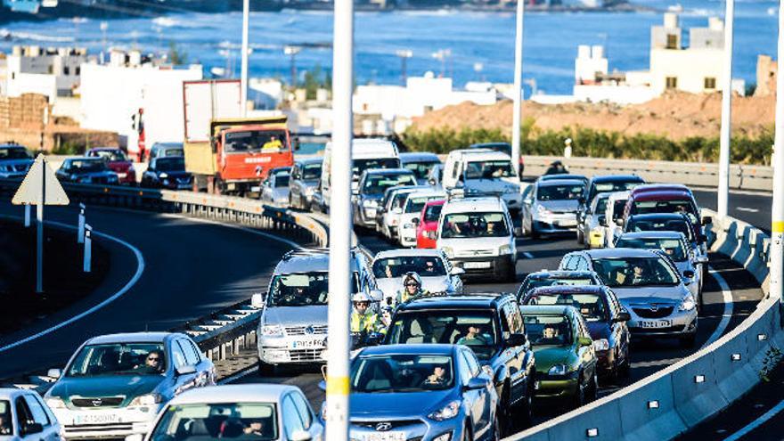 Canarias supera ya la cifra de siete vehículos por cada diez habitantes