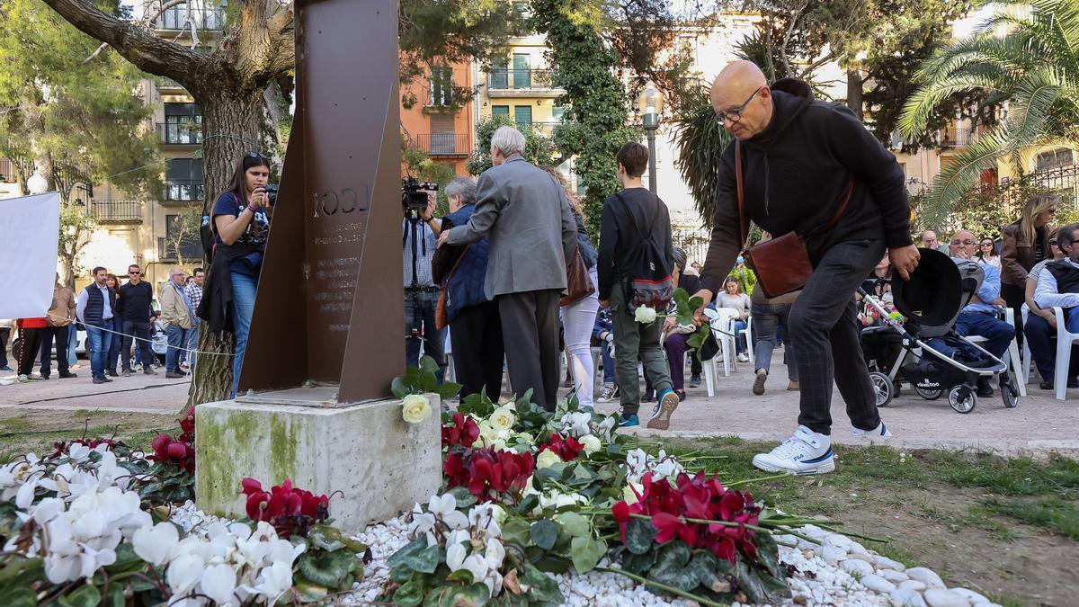 Homenaje a las víctimas de las residencias Domus Vi de Alcoy y Cocentaina