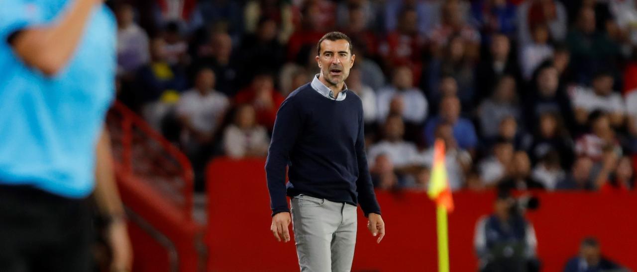 Juan Carlos Carcedo, durante el partido en el Nuevo Los Cármenes en Granada.