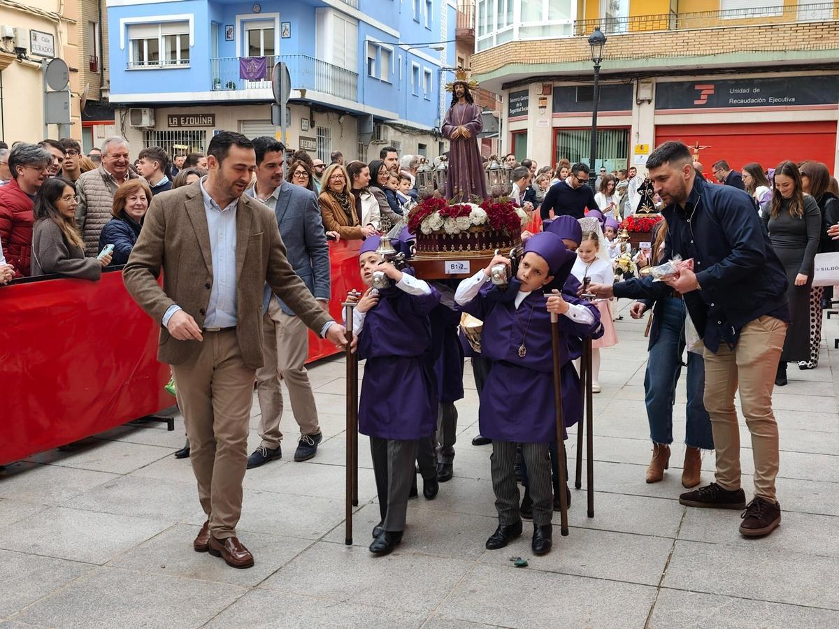 Los pequeños de Lucena y Villanueva de Córdoba disfrutan de la Semana Santa chiquita