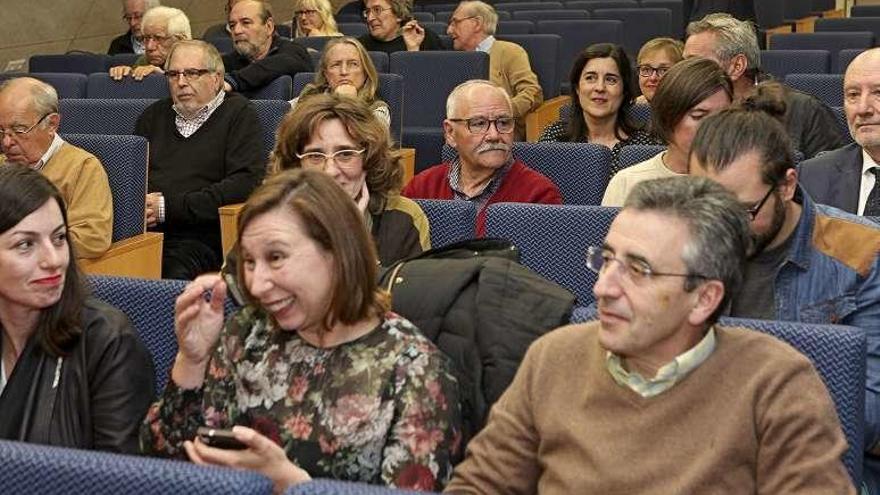 Profesores e invitados, durante el acto de homenaje.