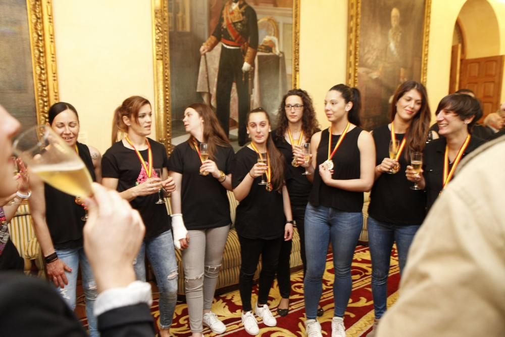 Recepción en el Ayuntamiento de Gijón a las jugadoras del Mavi NT de Balonmano