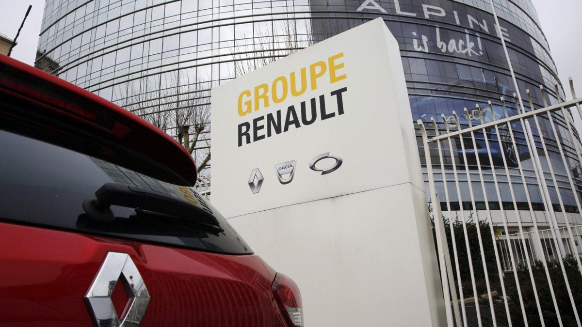 This photo taken on Thursday, Jan. 24, 2019 show a Ranult car parking outside the French carmaker headquarters in Boulogne-Billancourt, outside Paris, France. French carmaker Renault looks set to give its approval to Fiat Chrysler’s merger offer. The company’s board is meeting Tuesday afternoon at its headquarters to decide on a deal that could reshape the global auto industry. (AP Photo/Christophe Ena)