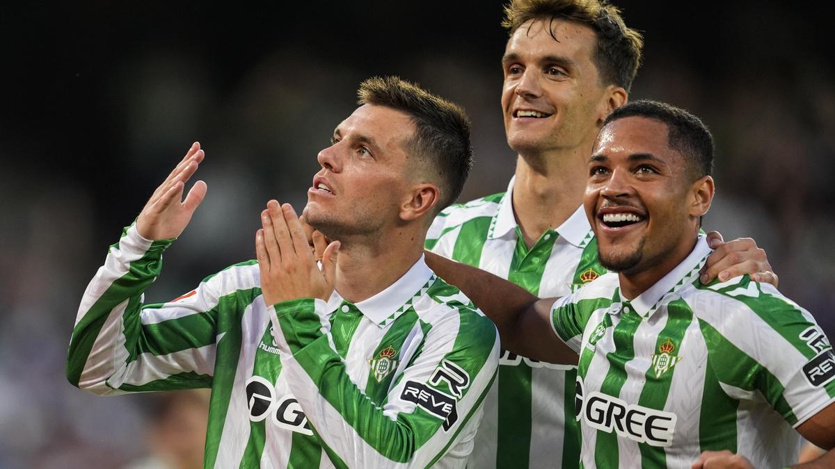 Giovani Lo Celso del Real Betis celebra un gol durante el partido de fútbol de la liga española, La Liga EA Sports, jugado entre el Real Betis y el Getafe CF en el estadio Benito Villamarín el 18 de septiembre de 2024, en Sevilla, España.