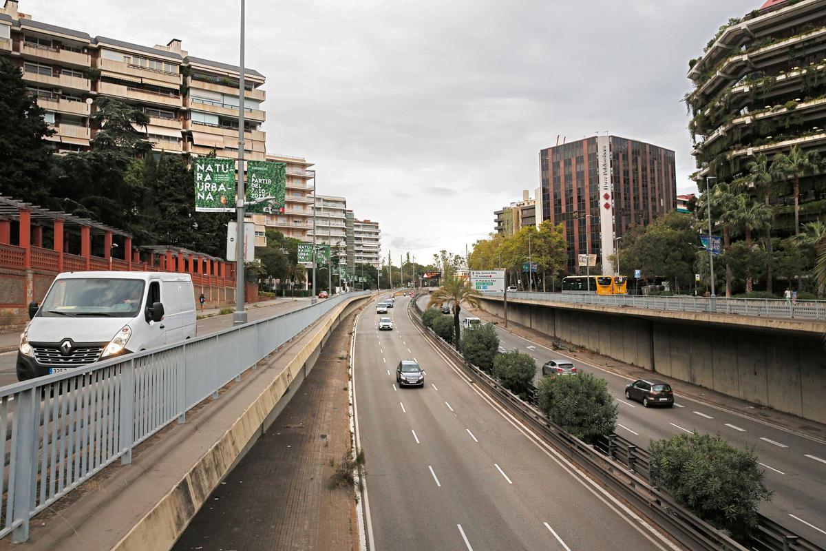 El tramo sin cubrir de la Ronda del Mig, en el distrito de Les Corts, en Barcelona.