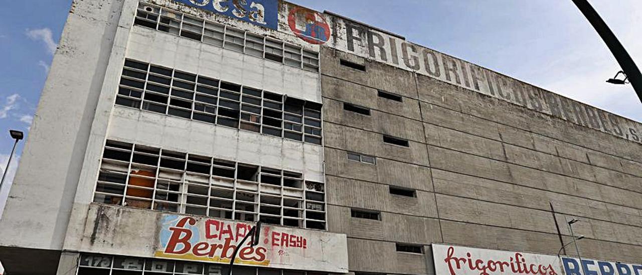 Fachada de la antigua Frigoríficos Berbés.   | // ALBA VILLAR