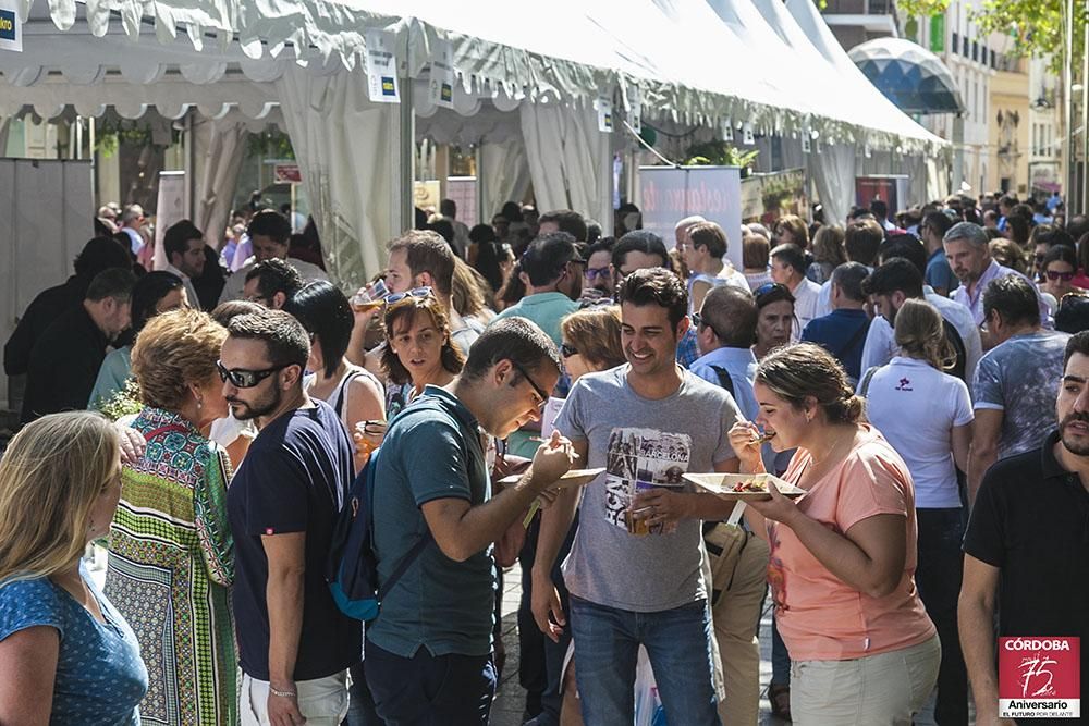 FOTOGALERÍA /Califato Gourmet toma la calle con el concurso de la tapa.